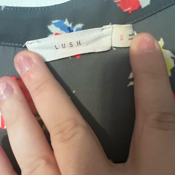 Small lush brand floral wrap grey gray dress lined colorful v neck sleeve - Picture 4 of 10